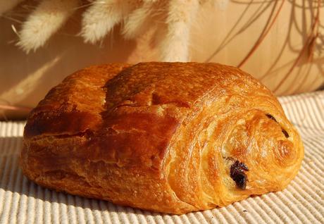 Il Pain au Chocolat è un dolce francese paragonabile ai nostri saccottini. Il Pain au Chocolat è un dolce francese paragonabile ai nostri saccottini.