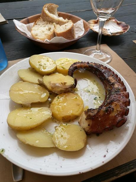 Paesini della Galizia: Combarro, il borgo dei cruceiros e delle streghe Paesini della Galizia: Combarro, il borgo dei cruceiros e delle streghe