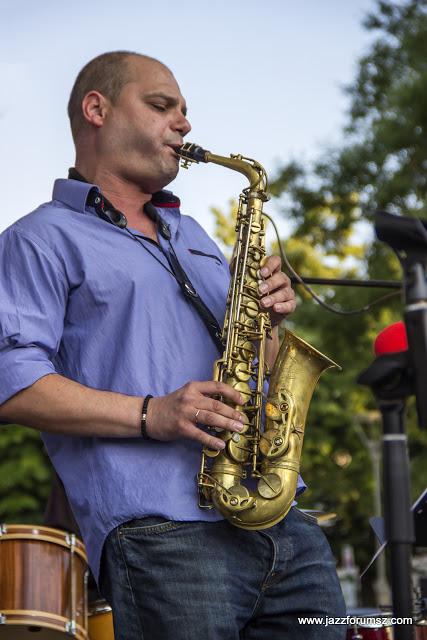 Chi va con lo Zoppo... non perde Sorin Zlat Quartet e Dimitar Liolev Quartet al Roccella Jazz Festival! Chi va con lo Zoppo... non perde Sorin Zlat Quartet e Dimitar Liolev Quartet al Roccella Jazz Festival!