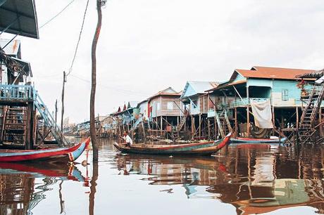 Viaggio in Cambogia: La Guida Completa villaggio galleggiante Cambogia