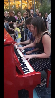 Un pianoforte, Cettina e il cielo di Berlino Un pianoforte, Cettina e il cielo di Berlino