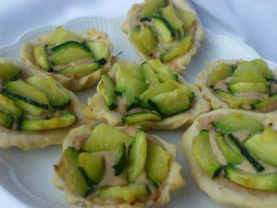 Crostatine salate al tonno e zucchine