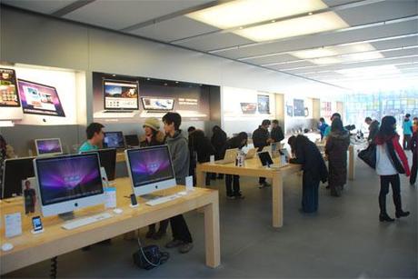 OS X Lion, Apple: “Chi non ha l’ADSL, può sfruttare quello degli Apple Store!”