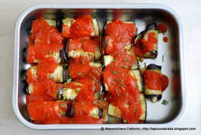 Semplici ma buoni: Involitni al forno di melanzane grigliate, mozzarella e salsa di pomodoro ciliegino