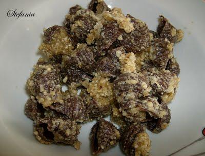 Pasta al cioccolato con salsa alle noci