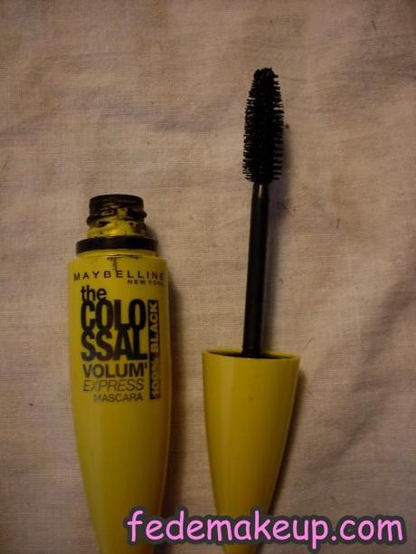 the COLOSSAL VOLUM express mascara 100%black by Maybelline