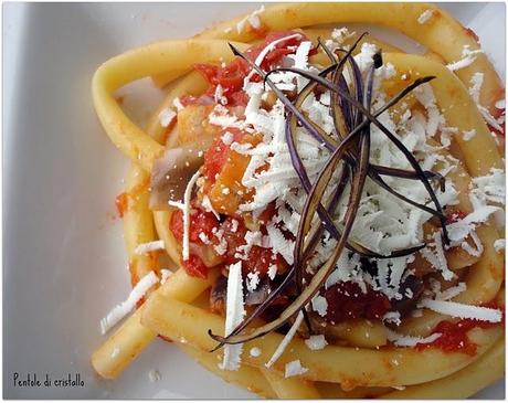 Ziti al sugo di melanzana e ricotta salata