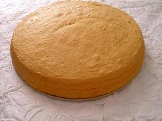 TORTA CON DECORAZIONE FLOREALE