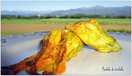 Fiori di zucchina ripieni e cotti al forno