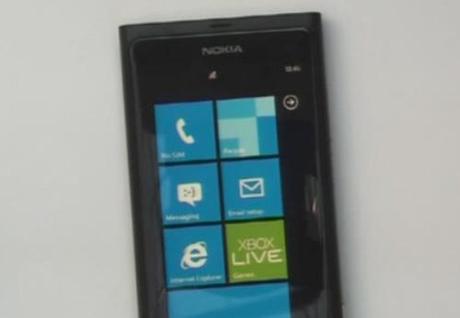 2 Nokia mostra il suo primo Windows Phone in anteprima, arriverà il 26 Ottobre