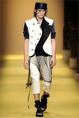 A Parigi sfila l'uomo per la P/E 2012