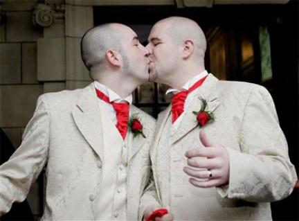 New York dice sì alle nozze gay: ora sono legali in 6 stati. Adesso anche l’Italia ci sta pensando.
