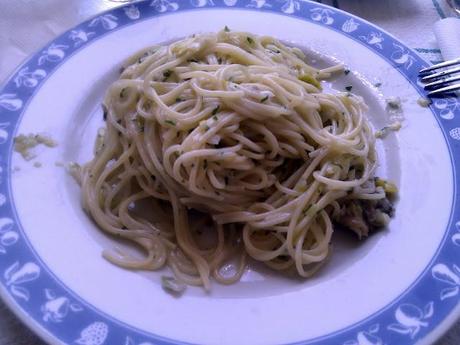 Spaghettini con vongole e porro