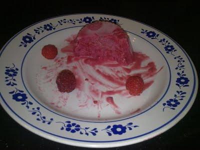 ...semifreddo di lamponi e yogurt...