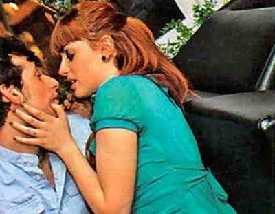 Tra Annalisa Scarrone e uno sconosciuto in disco scatta la passione