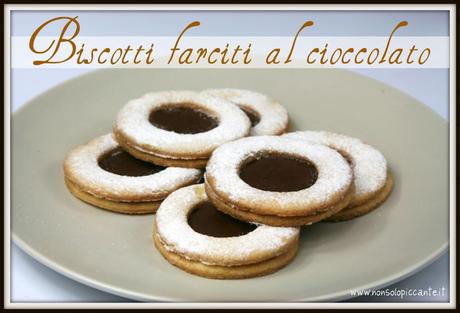 Biscotti farciti al cioccolato