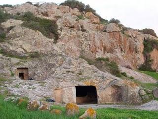 ARCHEOLOGIA SARDA: VISITA ALLA NECROPOLI DI MONTESSU - VILLAPERUCCIO