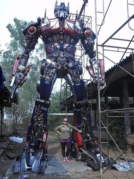 Impressionante replica metallica di Optimus Prime