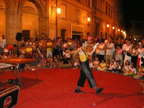 Le attività commerciali durante Veregra Street. Proposta.