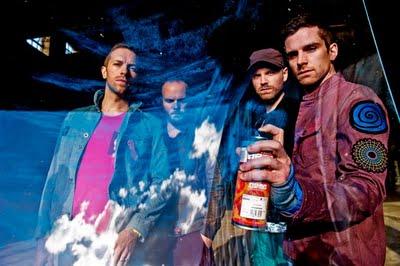 I Coldplay hanno spruzzato un video per Every Teardrop is a Waterfall