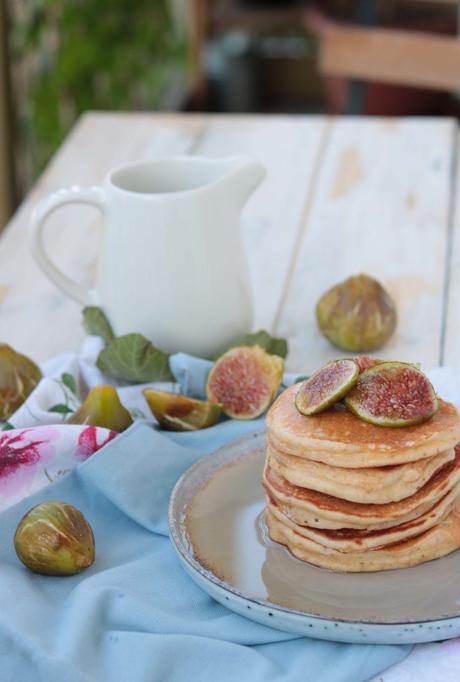 Pancakes light yogurt, cannella e fichi Pancakes light yogurt, cannella e fichi