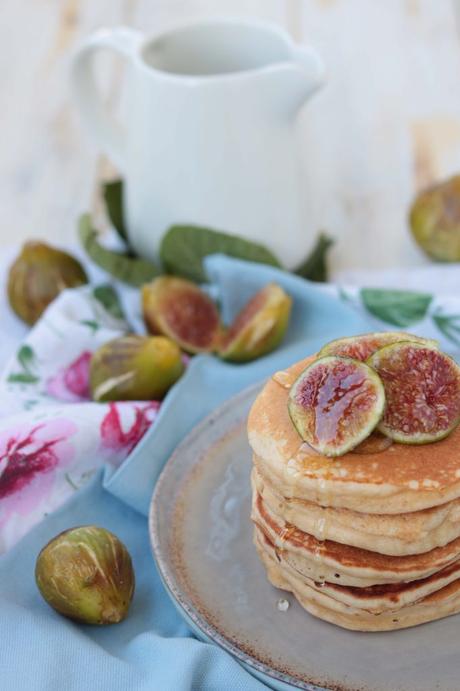 Pancakes light yogurt, cannella e fichi Pancakes light yogurt, cannella e fichi