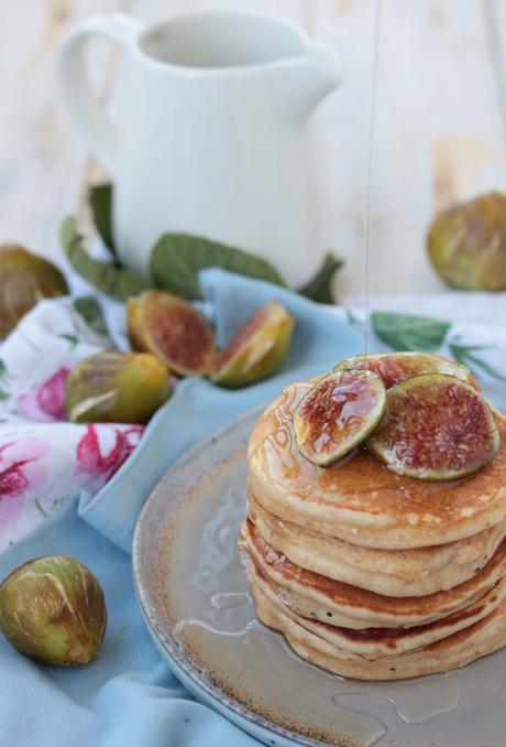 Pancakes light yogurt, cannella e fichi Pancakes light yogurt, cannella e fichi