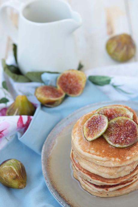 Pancakes light yogurt, cannella e fichi Pancakes light yogurt, cannella e fichi