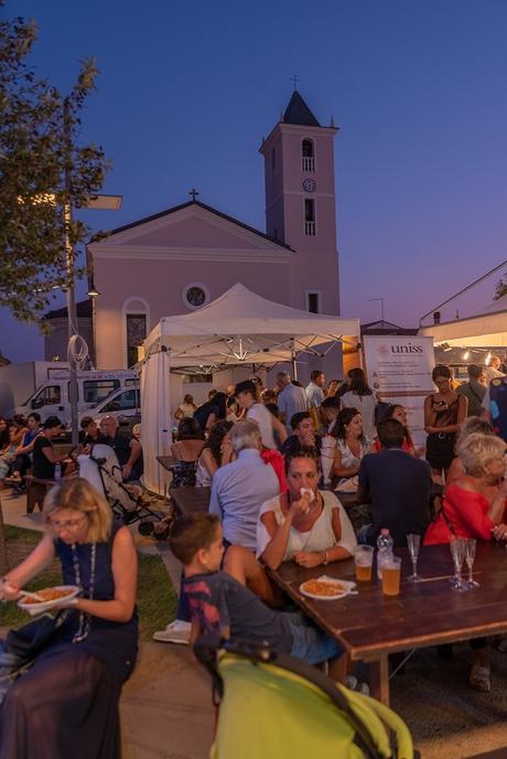 L’Isola in Vetrina conquista il pubblico di Stintino L’Isola in Vetrina conquista il pubblico di Stintino