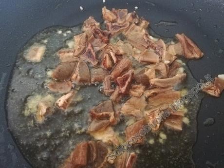 Tagliatelle con funghi pancetta e pomodorini Tagliatelle con funghi pancetta e pomodorini