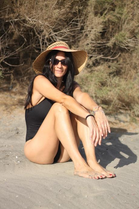 themorasmoothie paola buonacara, summer look, summer outfit, swimsuit, look, outfit, fashionblogger, italian fashion blogger, costume e pareo, copricostume, borsa bambu, cappello paglia