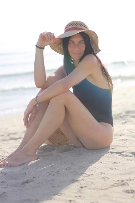 themorasmoothie paola buonacara, summer look, summer outfit, swimsuit, look, outfit, fashionblogger, italian fashion blogger, costume e pareo, copricostume, borsa bambu, cappello paglia