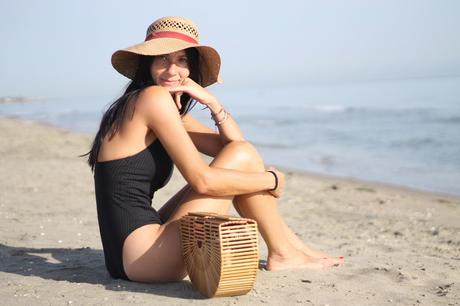 themorasmoothie paola buonacara, summer look, summer outfit, swimsuit, look, outfit, fashionblogger, italian fashion blogger, costume e pareo, copricostume, borsa bambu, cappello paglia