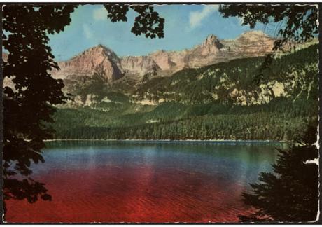Lago di Tovel, gioiello della Val di Non Lago di Tovel, gioiello della Val di Non