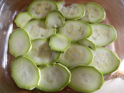 ZUCCHINE POMODORINI E OLIVE ZUCCHINE POMODORINI E OLIVE
