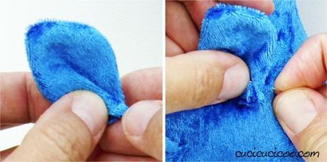Cuscino cervicale a forma di gatto – cartamodello gratuito Se adori i gatti, scarica subito il cartamodello gratis per cucire un cuscino cervicale a forma di gatto, con orecchie, coda, occhi, naso e baffi ricamati! Perfetto per viaggiare con tutta la famiglia! #cuscinogatto #cuscinofaidate #cucitocreativo