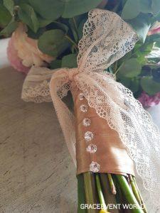 La sposa ed il suo abito perfetto in un giorno speciale La sposa ed il suo abito perfetto in un giorno speciale