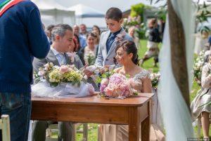 La sposa ed il suo abito perfetto in un giorno speciale La sposa ed il suo abito perfetto in un giorno speciale