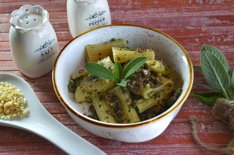 Paccheri con funghi carne trita e pesto di salvia Paccheri con funghi carne trita e pesto di salvia
