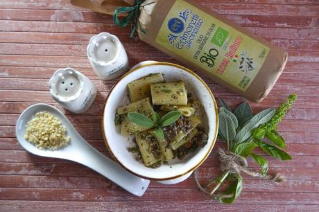 Paccheri con funghi carne trita e pesto di salvia Paccheri con funghi carne trita e pesto di salvia