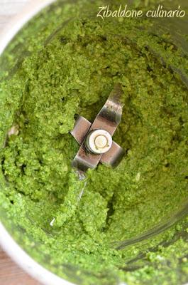 Pasta al pesto di rucola e mandorle Pasta al pesto di rucola e mandorle