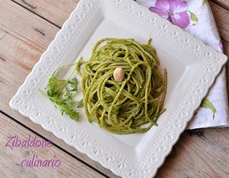 Pasta al pesto di rucola e mandorle Pasta al pesto di rucola e mandorle