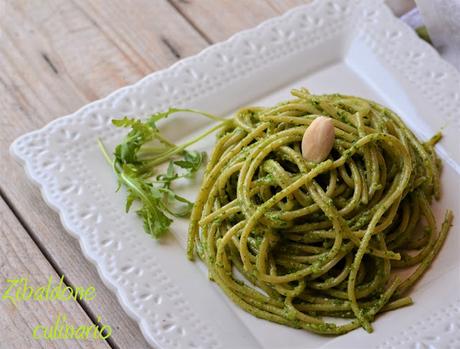 Pasta al pesto di rucola e mandorle Pasta al pesto di rucola e mandorle