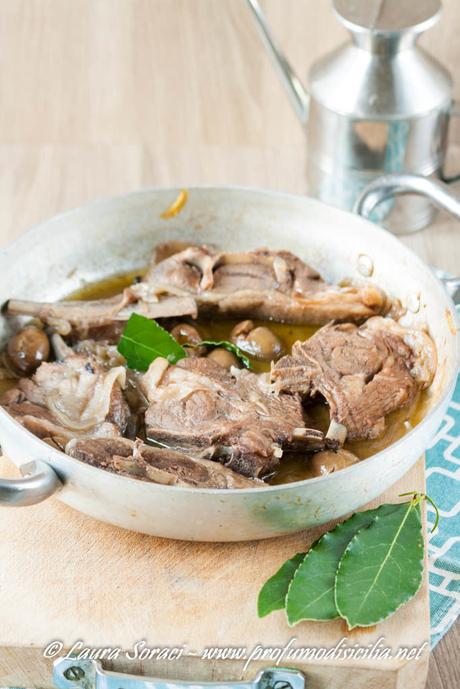 Agnello con Olive Verdi e Alloro come in Sardegna Agnello con Olive e Alloro come in Sardegna