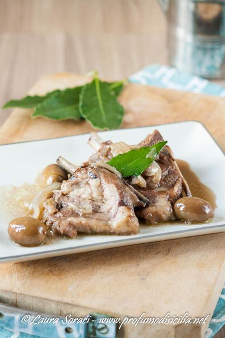 Agnello con Olive Verdi e Alloro come in Sardegna Agnello con Olive e Alloro