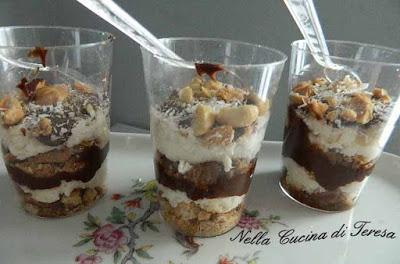 BICCHIERINI RICOTTA COCCO E CIOCCOLATO BICCHIERINI RICOTTA COCCO E CIOCCOLATO