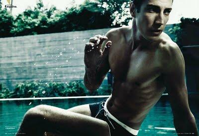 Oriol Elcacho in Dolce & Gabbana su Esquire España Luglio/Agosto 2011