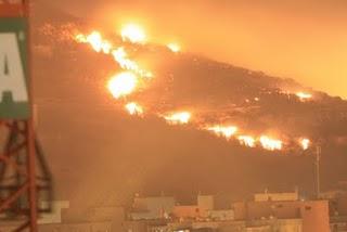 SPAVENTOSO INCENDIO NEL COLLE DI S. ELIA A CAGLIARI