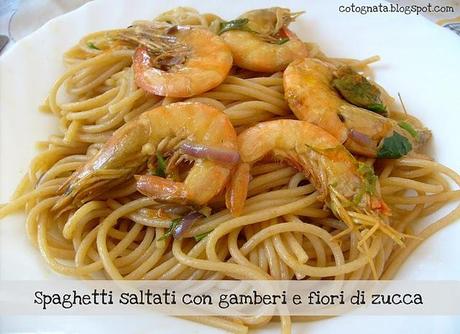 Spaghetti saltati con gamberi e fiori di zucca....il cane mascherato