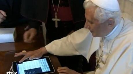 Anche il Papa ha il suo iPad 2